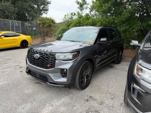 Used 2025 Ford Explorer ST RWD image 6
