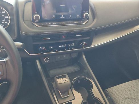 Used 2023 Nissan Rogue SV FWD image 7