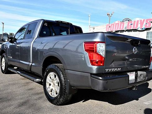 Used 2017 Nissan Titan SV image 5