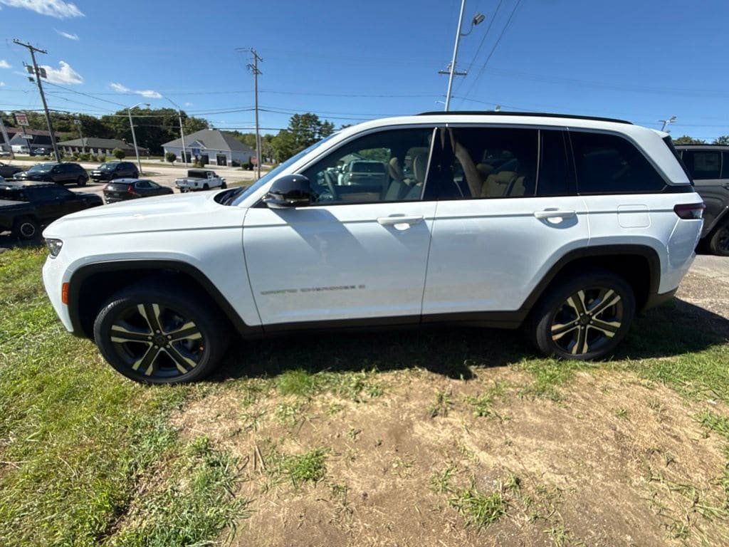 New 2027 Jeep Grand Cherokee Limited AWD/4WD image 2