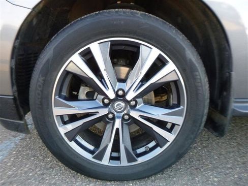 Used 2017 Nissan Pathfinder Platinum w/ Cargo Package image 27