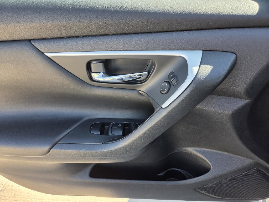 Used 2018 Nissan Altima 2.5 SV FWD image 14
