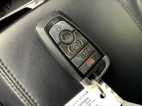 Used 2023 Lincoln Nautilus Reserve w/ Equipment Group 201A image 13