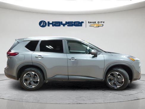 Used 2025 Nissan Rogue SV w/ SV Premium Package AWD/4WD image 8