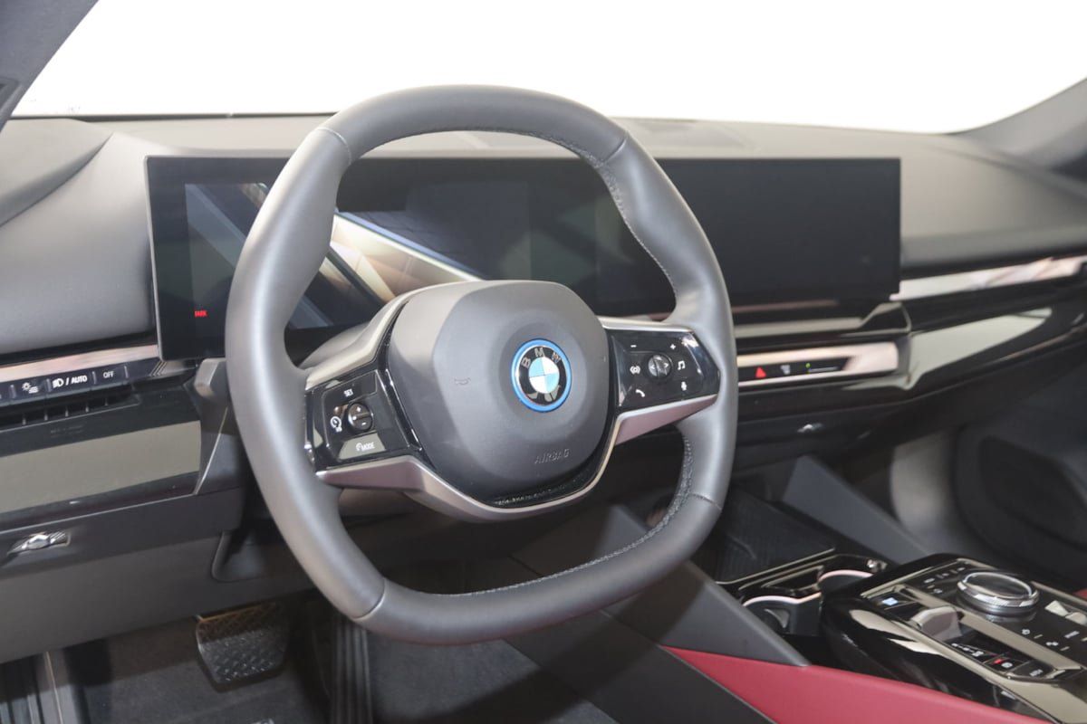 Used 2024 BMW i5 eDrive40i w/ Convenience Package RWD image 6