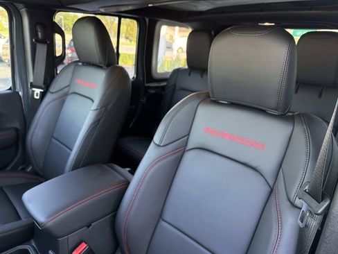 Used 2025 Jeep Wrangler Unlimited Rubicon AWD/4WD image 14