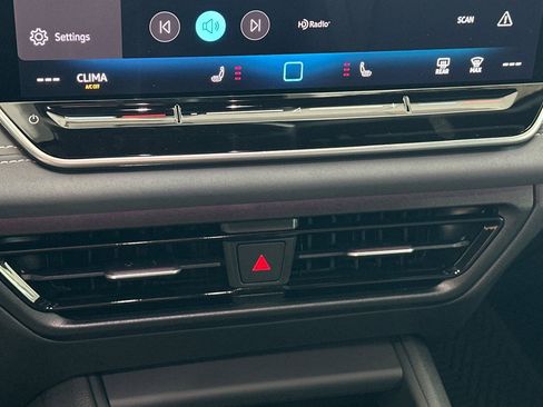 New 2026 Volkswagen Tiguan SE R-Line FWD image 17