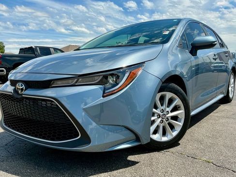 Used 2020 Toyota Corolla XLE FWD image 2
