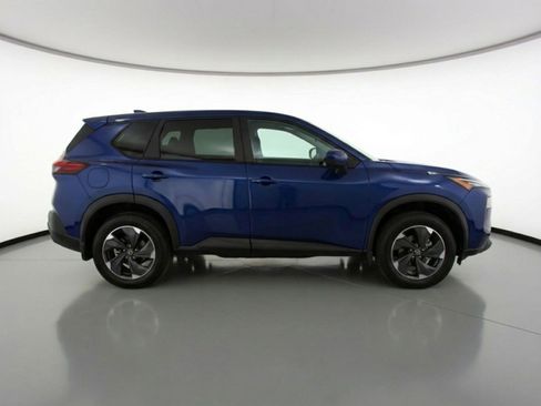 Used 2025 Nissan Rogue SV image 11