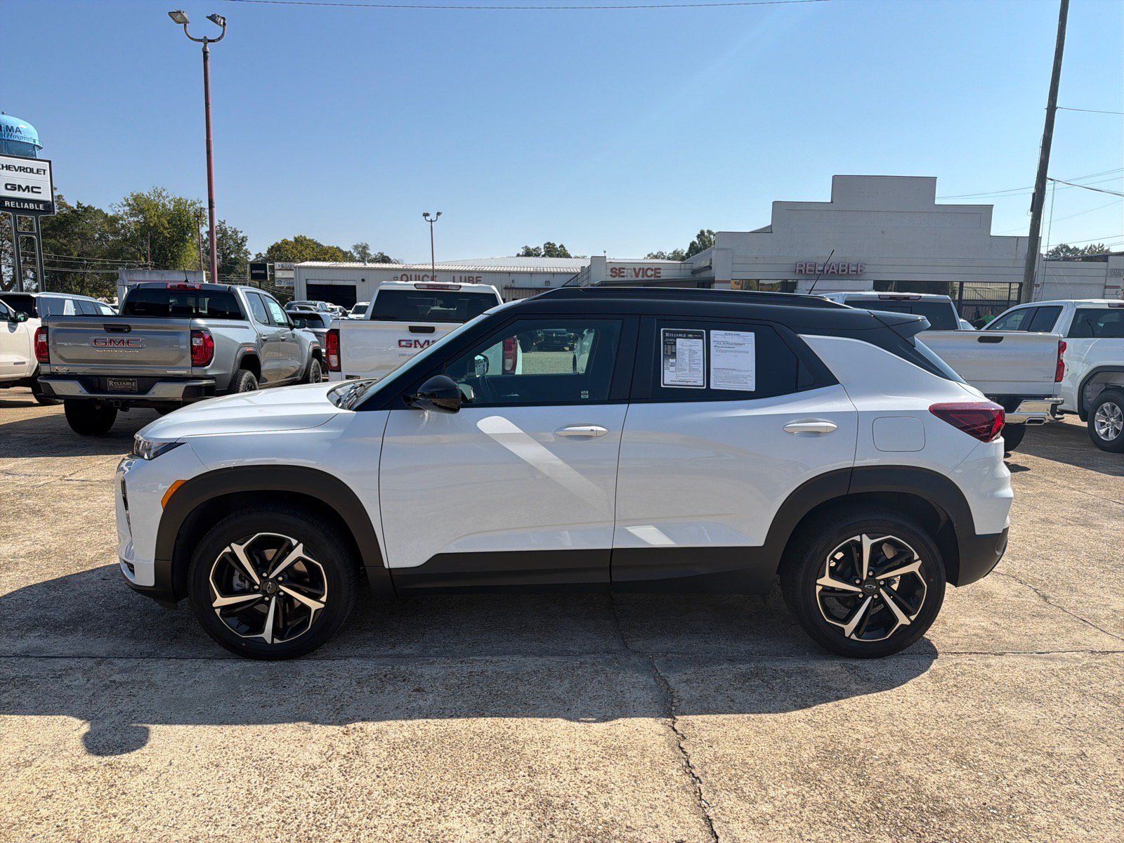 Used 2023 Chevrolet TrailBlazer RS w/ Convenience Package AWD/4WD image 3