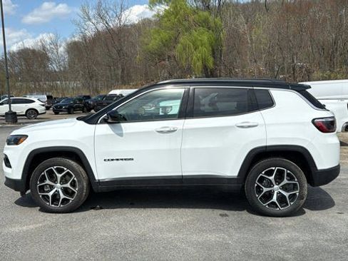Used 2024 Jeep Compass Limited image 4