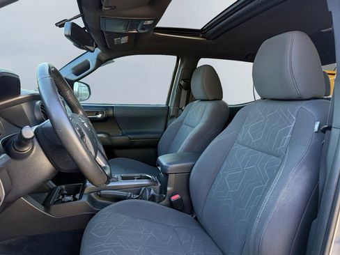 Used 2017 Toyota Tacoma TRD Off-Road image 18