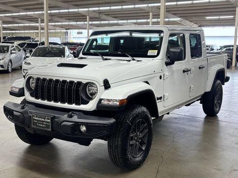 New 2026 Jeep Gladiator Sport AWD/4WD image 3