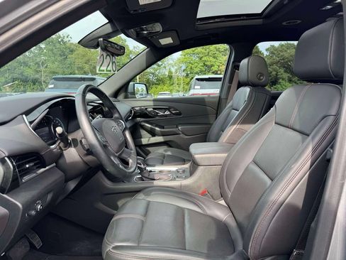 Used 2023 Chevrolet Traverse RS AWD/4WD image 16