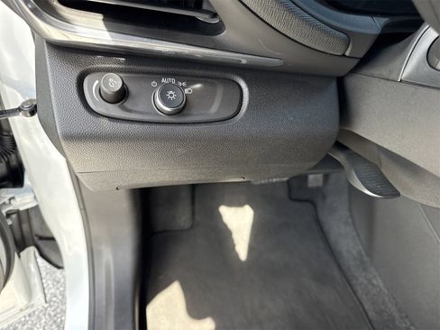 Used 2024 Buick Envista Preferred w/ Advanced Safety Package image 16