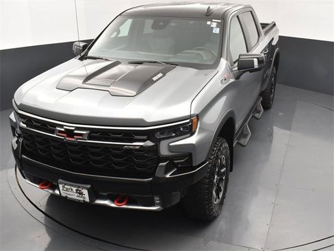 Used 2024 Chevrolet Silverado 1500 ZR2 w/ Technology Package image 18