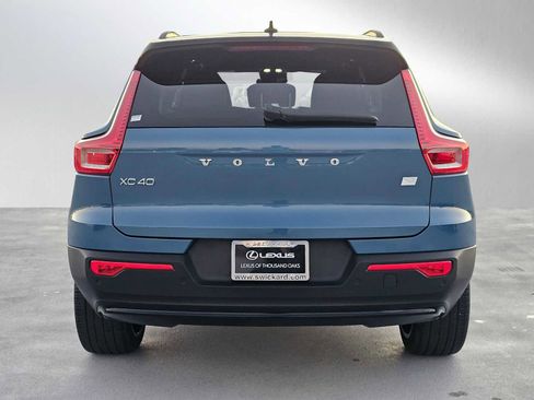 Used 2023 Volvo XC40 Recharge Ultimate image 4