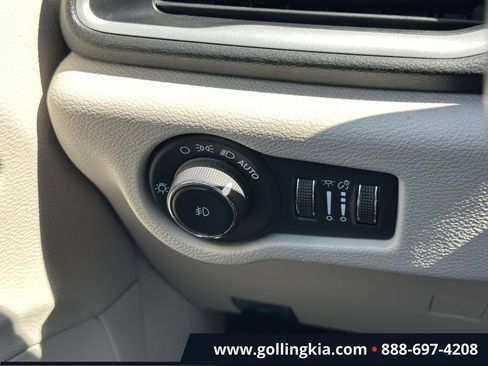 Used 2023 Chrysler Pacifica Touring-L FWD image 29