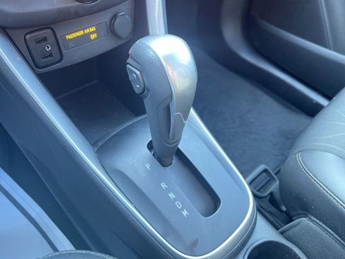 Used 2022 Chevrolet Trax LT w/ LT Convenience Package image 16