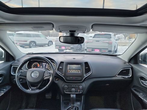 Used 2019 Jeep Cherokee Latitude Plus image 26