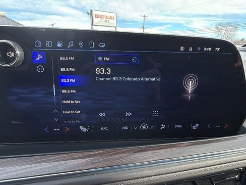 Used 2025 Chevrolet Suburban Z71 image 25