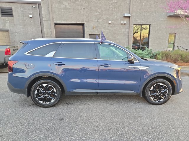 Used 2025 Kia Sorento S w/ Panoramic Sunroof Package FWD image 4