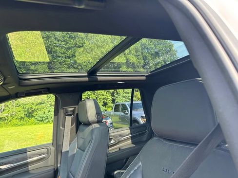 Used 2021 GMC Yukon Denali w/ Denali Premium Package AWD/4WD image 12