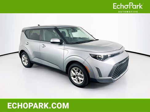 Used 2025 Kia Soul LX w/ LX Technology Package FWD image 1