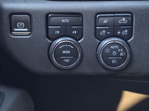 Used 2022 Chevrolet Silverado 1500 LTZ w/ LTZ Premium Package image 36