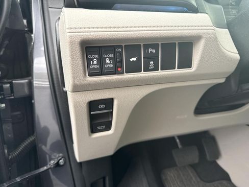 Certified 2026 Honda Odyssey Elite image 18