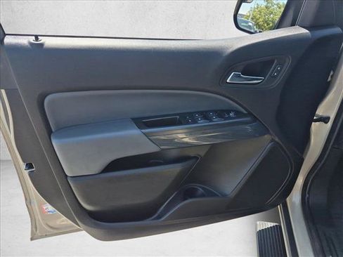 Used 2022 Chevrolet Colorado Z71 w/ Safety Package RWD image 11