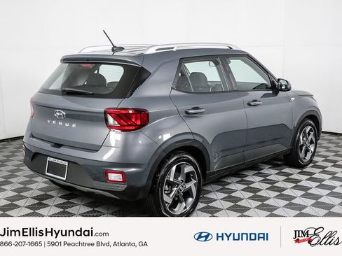 Certified 2025 Hyundai Venue SEL image 4