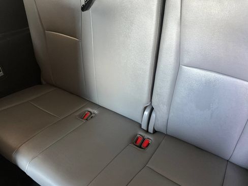 Used 2022 Toyota Highlander XLE AWD/4WD image 15