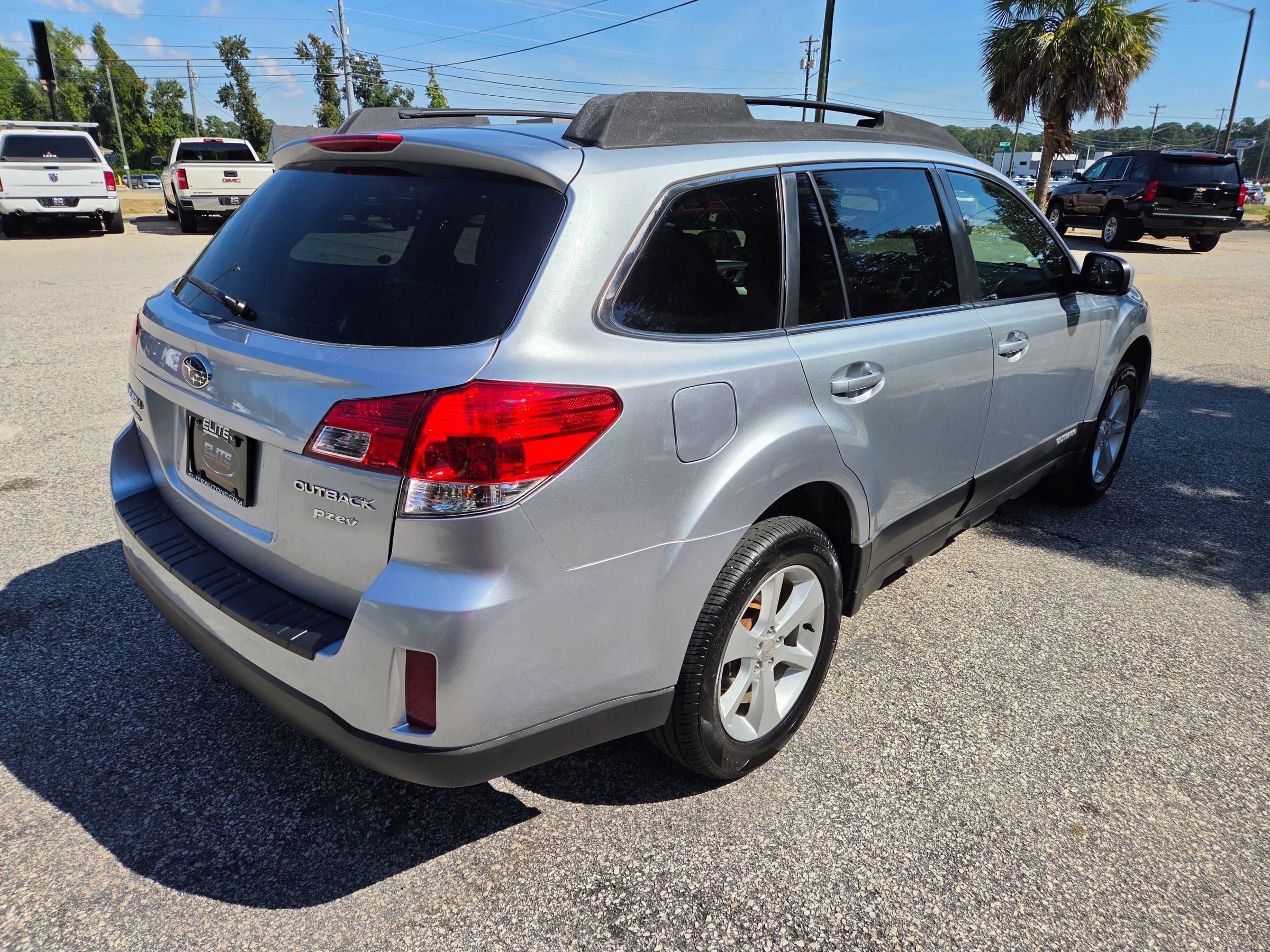 Used 2013 Subaru Outback 2.5i Premium w/ All-Weather Pkg AWD/4WD image 5