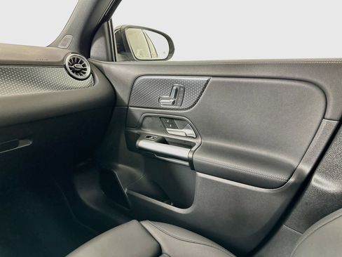 Used 2025 Mercedes-Benz GLA 250 image 24