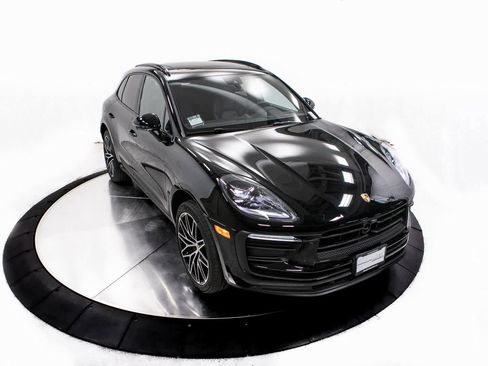 Certified 2025 Porsche Macan image 39
