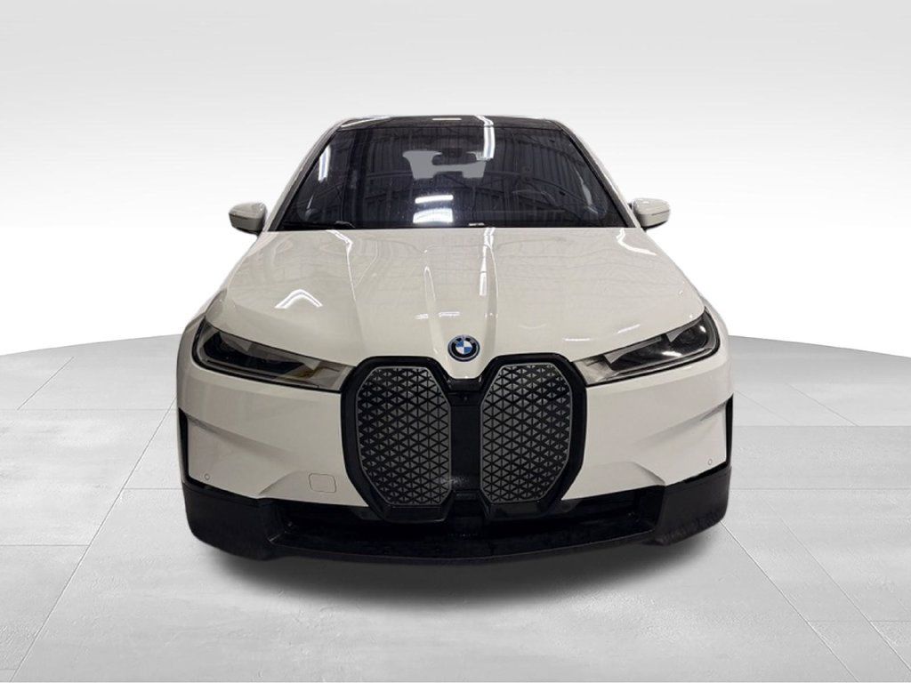 Used 2024 BMW iX xDrive50 AWD/4WD image 11