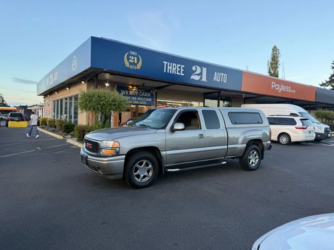 Used 2002 GMC Sierra 1500 Denali image 10