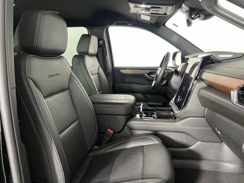 Used 2025 GMC Yukon XL Denali image 36