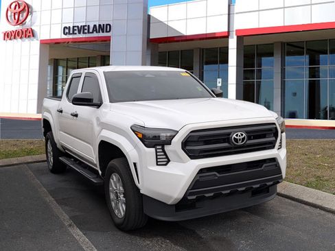 Used 2025 Toyota Tacoma SR image 2