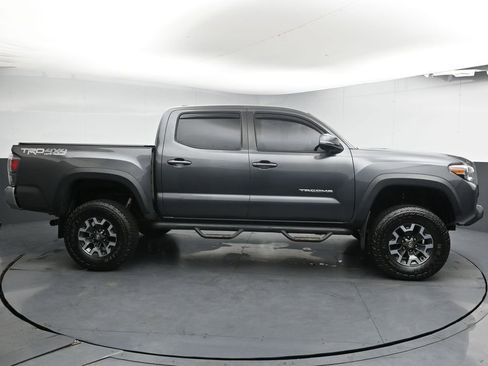 Used 2022 Toyota Tacoma TRD Off-Road image 9