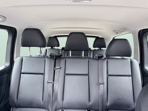 Used 2018 Mercedes-Benz Metris Passenger image 3