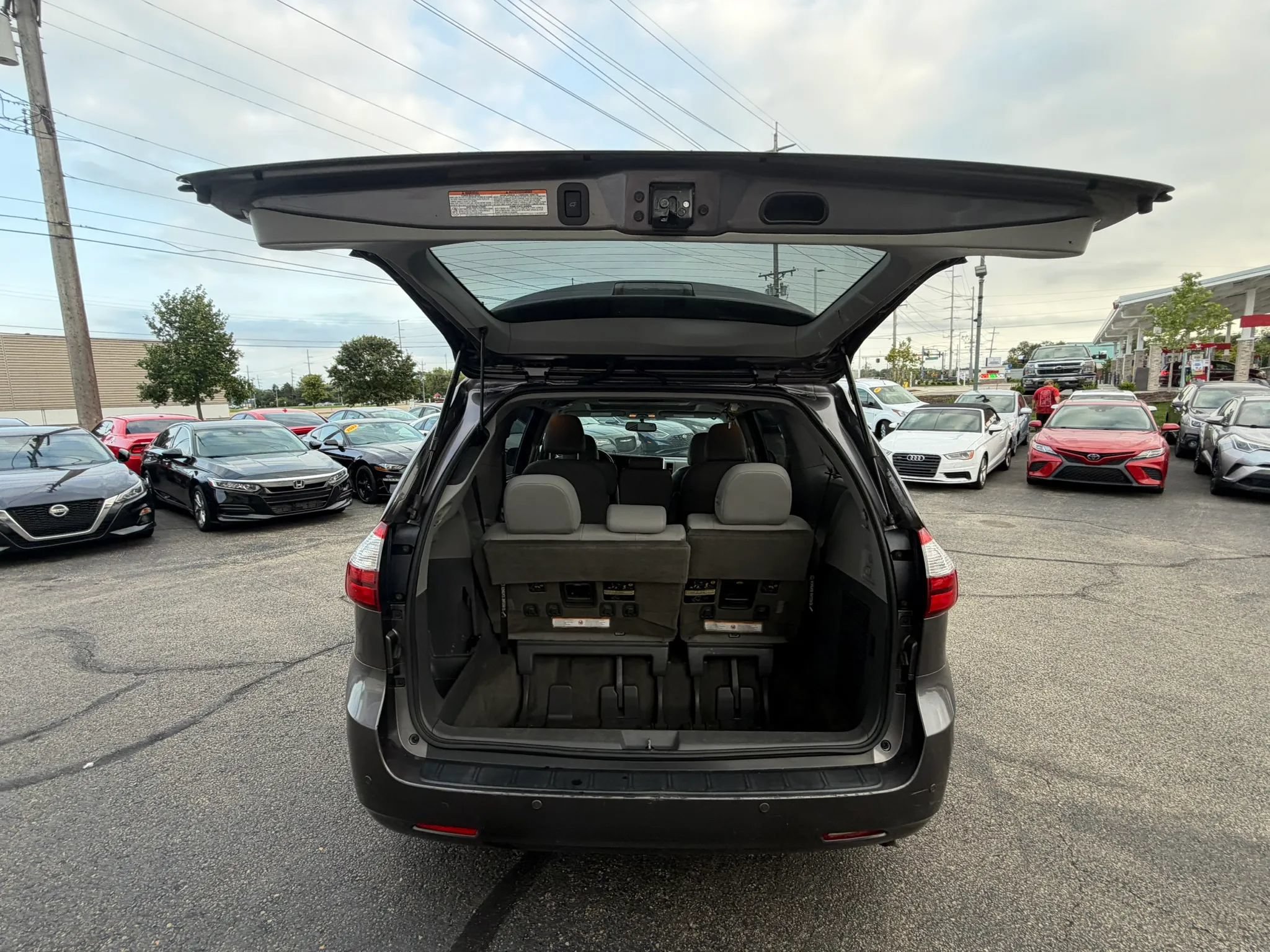Used 2017 Toyota Sienna XLE Premium FWD image 35