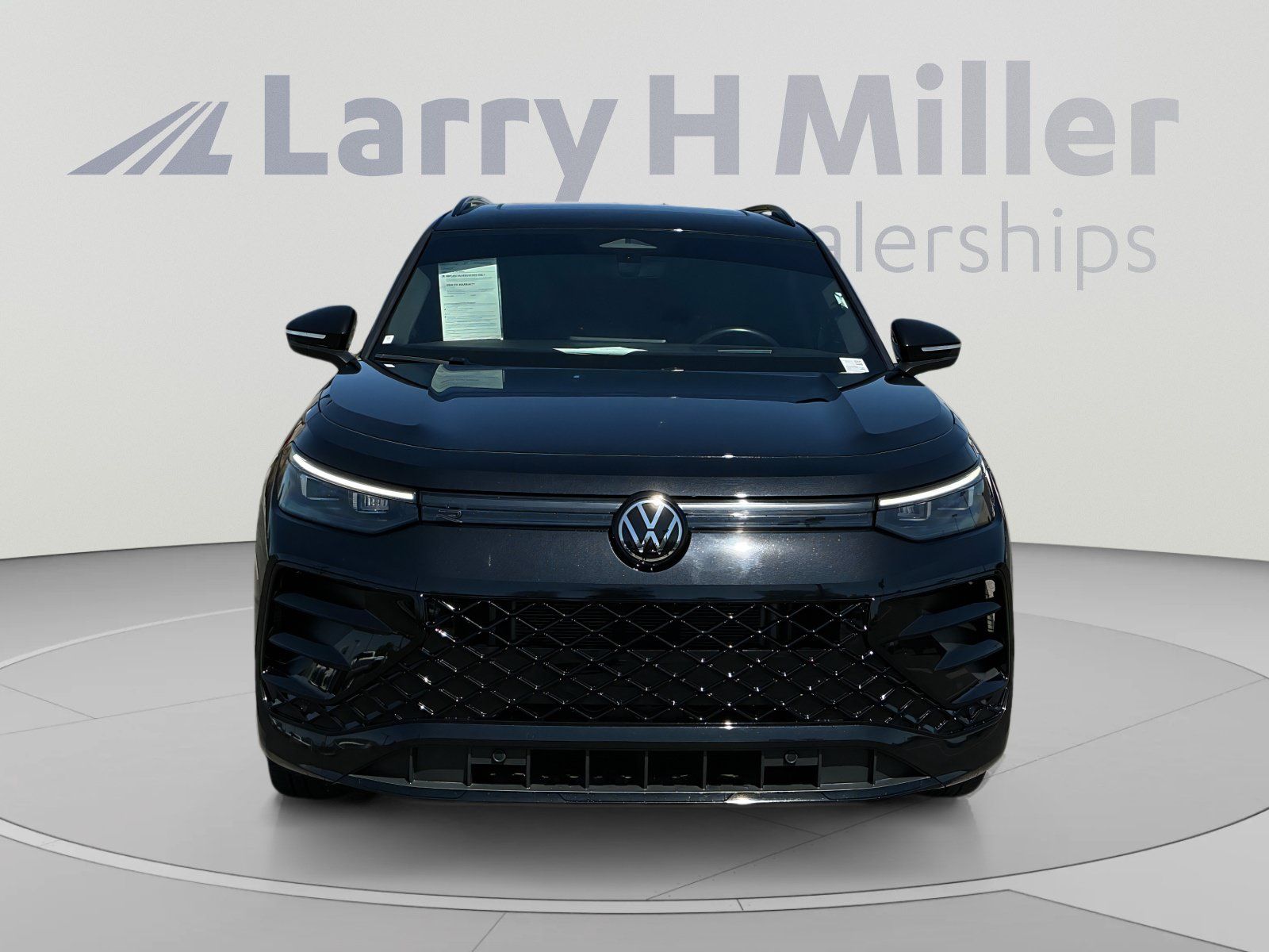 Used 2025 Volkswagen Tiguan SE R-Line AWD/4WD image 8