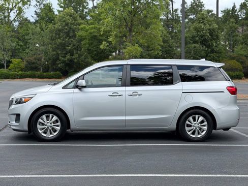 Used 2016 Kia Sedona LX w/ LX Convenience Package FWD image 5