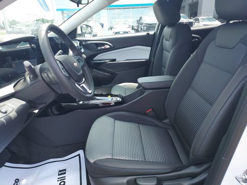 New 2026 Chevrolet Trax LT w/ LT Convenience Package FWD image 9