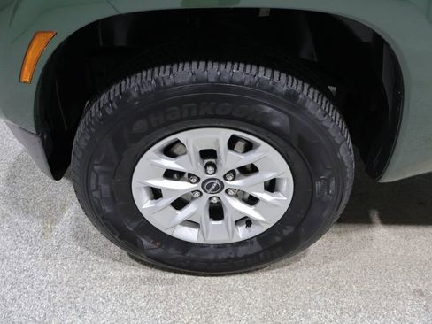 Used 2024 Nissan Frontier SV AWD/4WD image 9