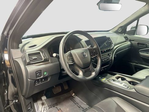 Used 2025 Honda Passport TrailSport image 9