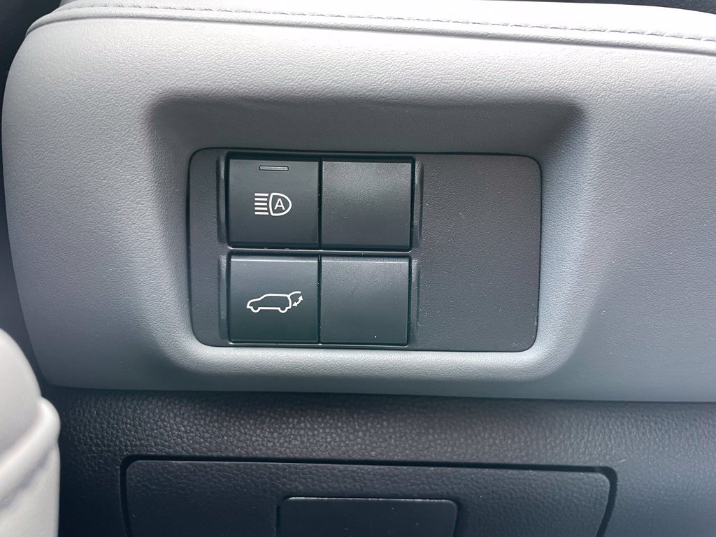 Used 2023 Toyota Highlander XLE AWD/4WD image 37