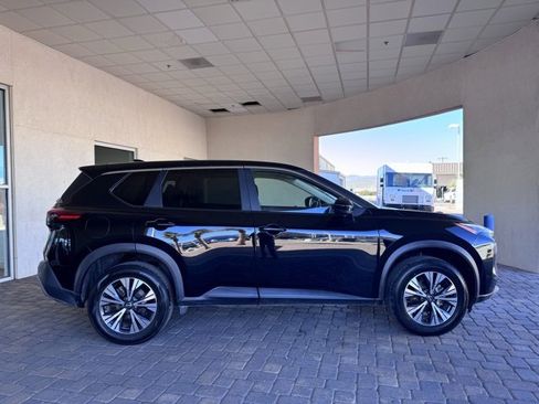 Used 2023 Nissan Rogue SV image 6